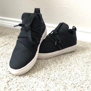 Steve Madden Black Hightops ~BARELY USED~